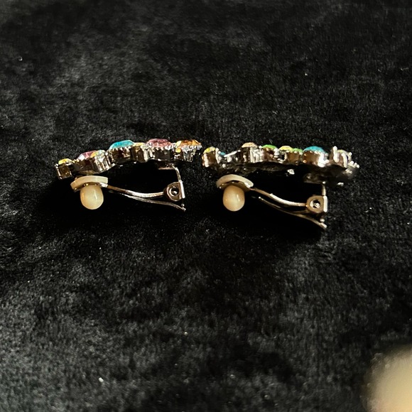 Vtg Rhinestone Clip On Earrings Aurora Borealis paisley shaped - Picture 7 of 10